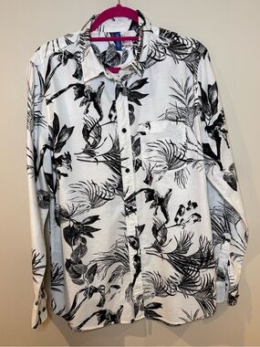 Black & White Tropical Print Button-Up Shirt
